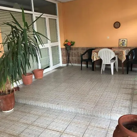 Apartment Spacious One Bedroom *