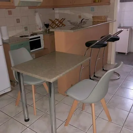 Spacious One Bedroom Apartment *