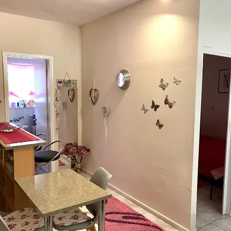 Spacious One Bedroom Apartment *