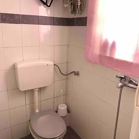 Spacious One Bedroom Apartment *